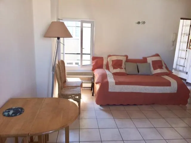 Studio Sur Les Toits Du Vieux Nimes...