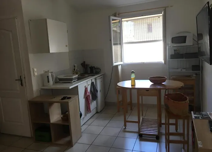 Studio Sur Les Toits Du Vieux Nimes...